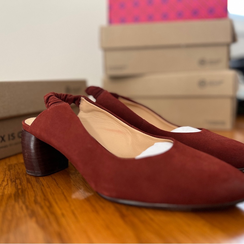 Pump sling shoes